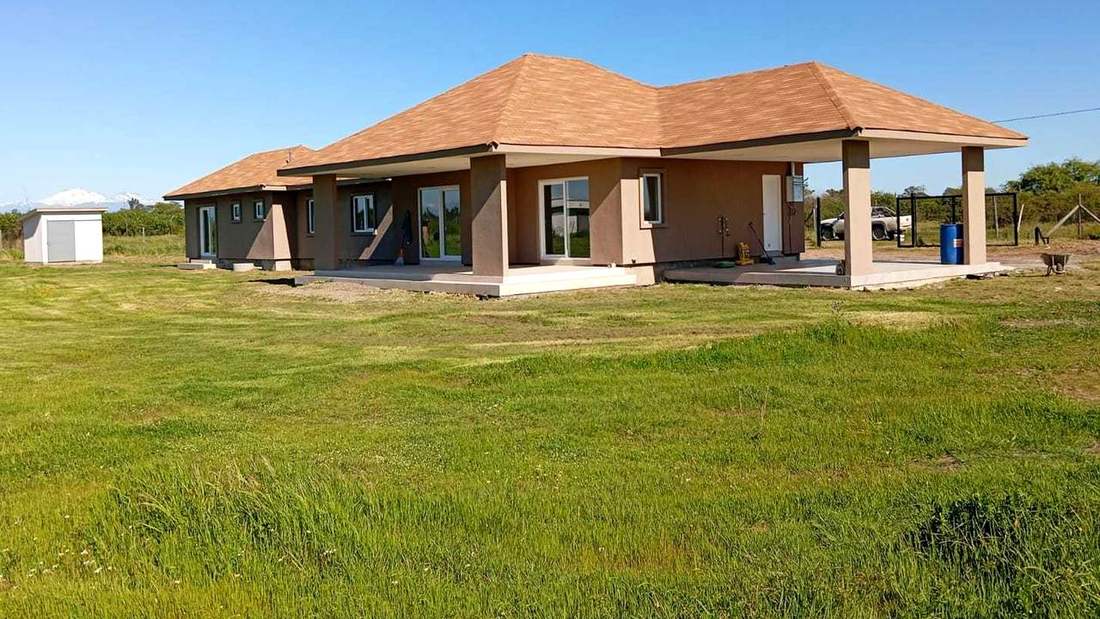 Casa en parcela en venta, sector rural de Chillán, con los Nevados de Chillán al fondo